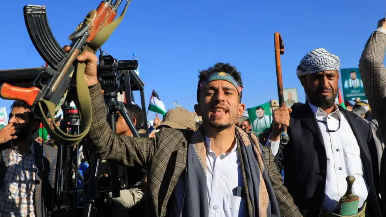 Yemen’de çatışmalar yeniden alevlendi: Husiler hükümet güçlerini vurdu